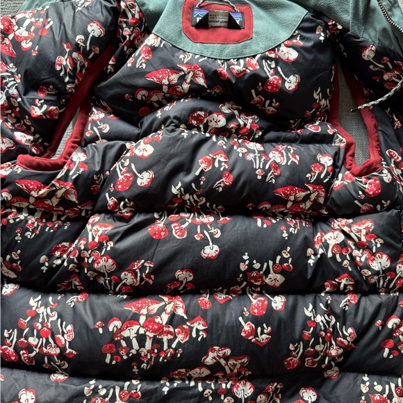 Patagonia Women’s Bivy Vest Down Filled Puffer in Drumfire Red w Mushroom Lining - Picture 9 of 12